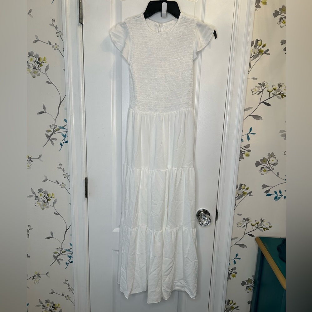 La Mode smocked maxi dress. White. Women’s size small. NWT